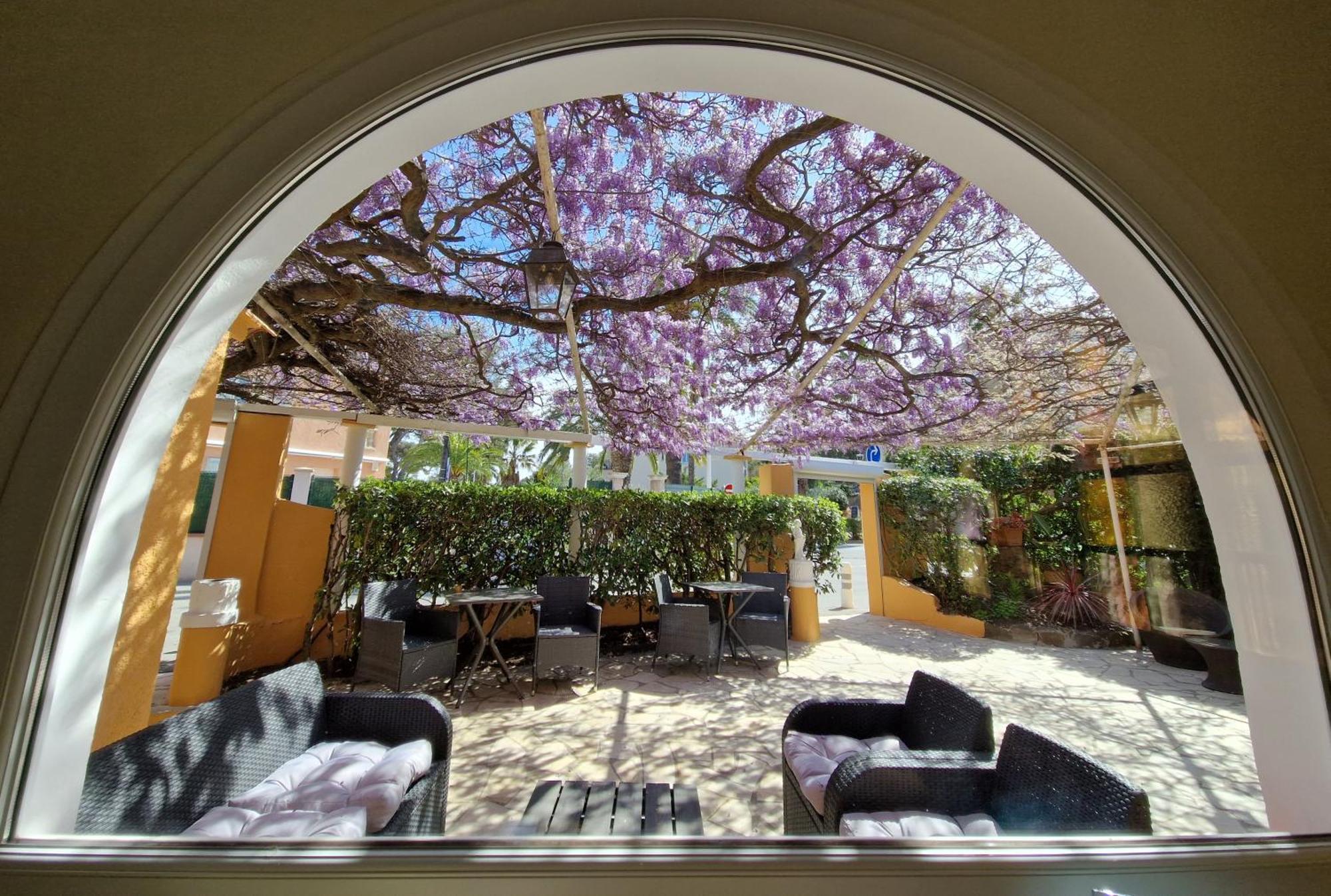 Le Cosy Hotel Saint Aygulf Bagian luar foto