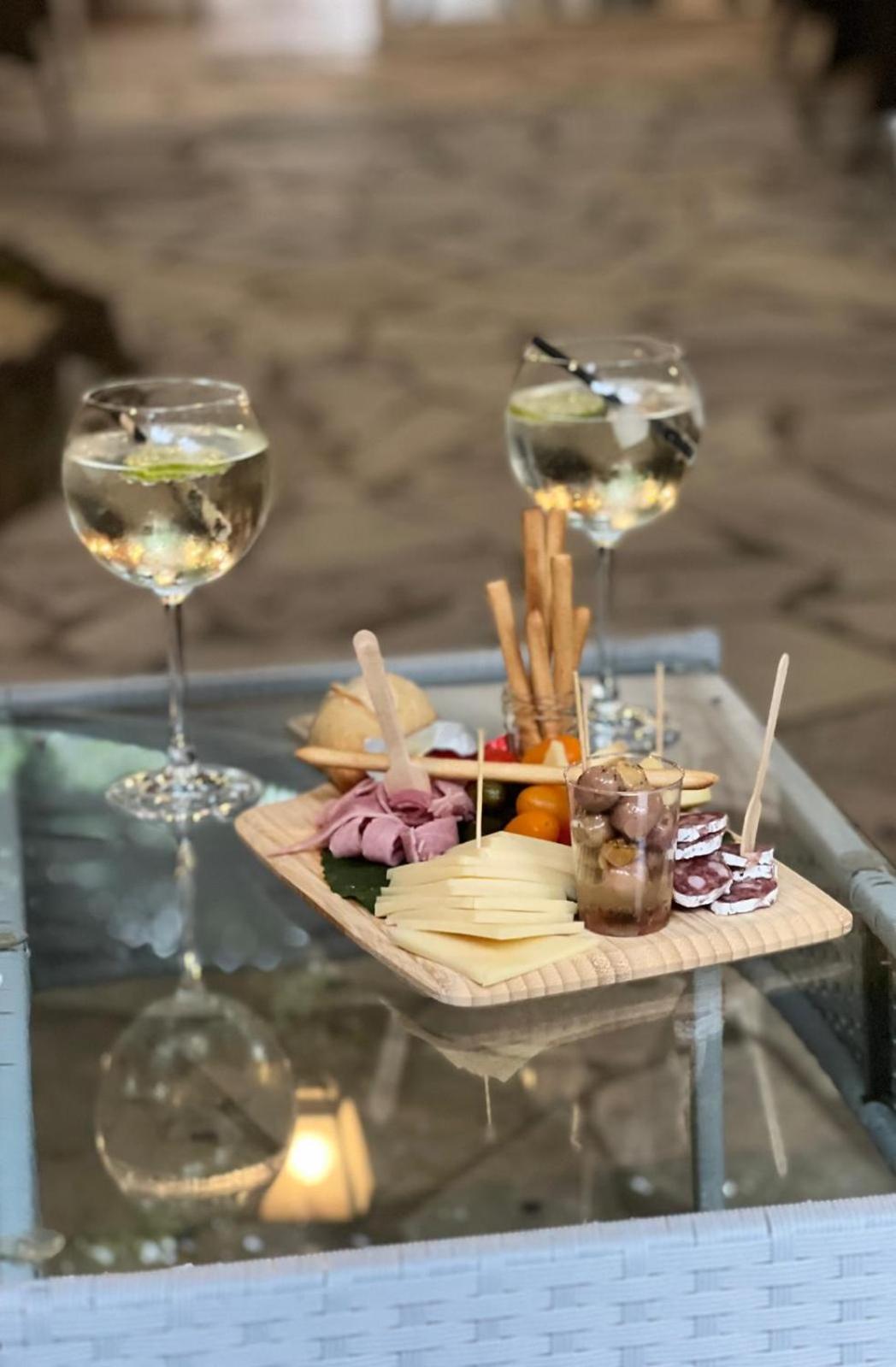 Le Cosy Hotel Saint Aygulf Bagian luar foto