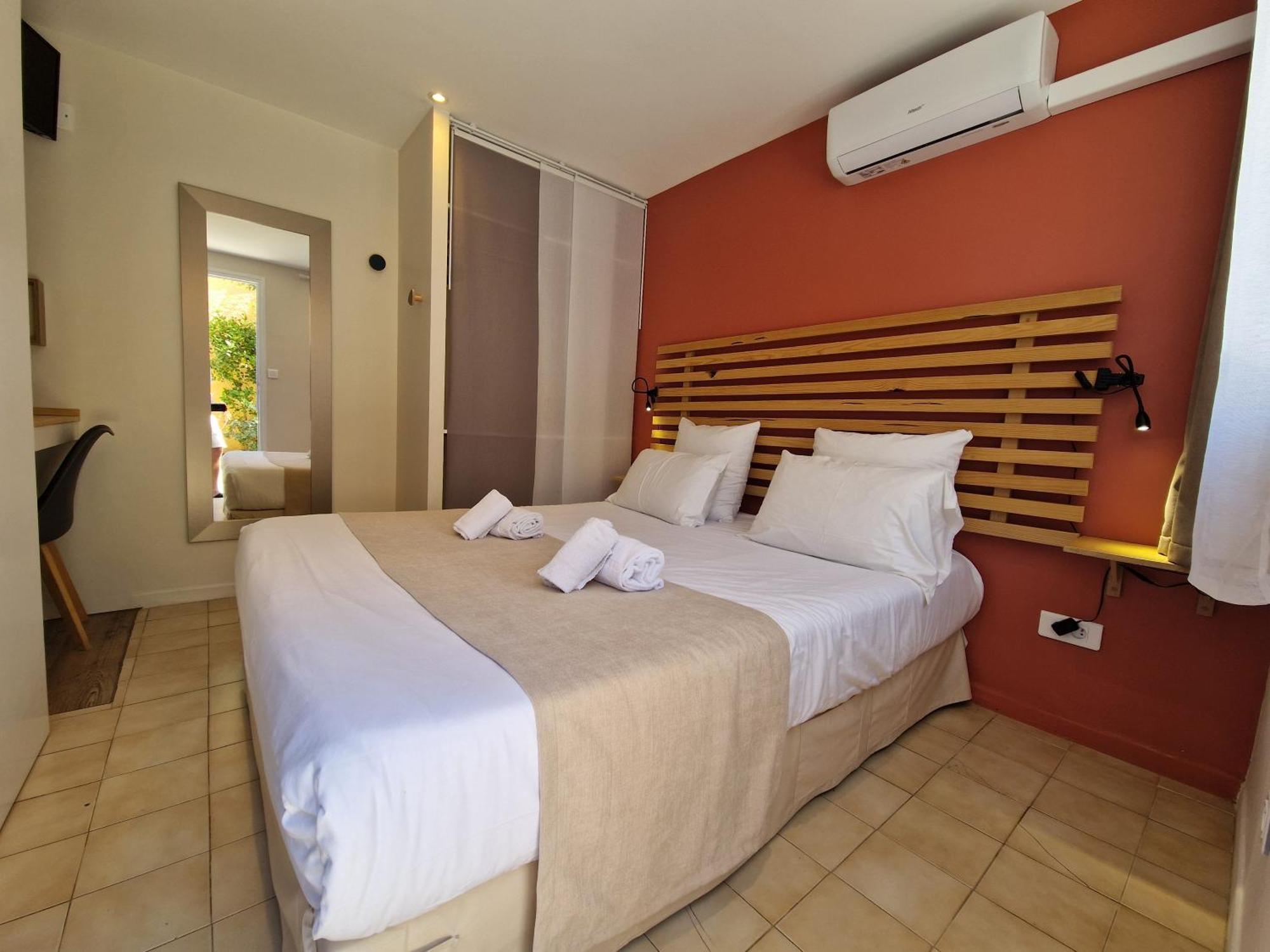 Le Cosy Hotel Saint Aygulf Bagian luar foto