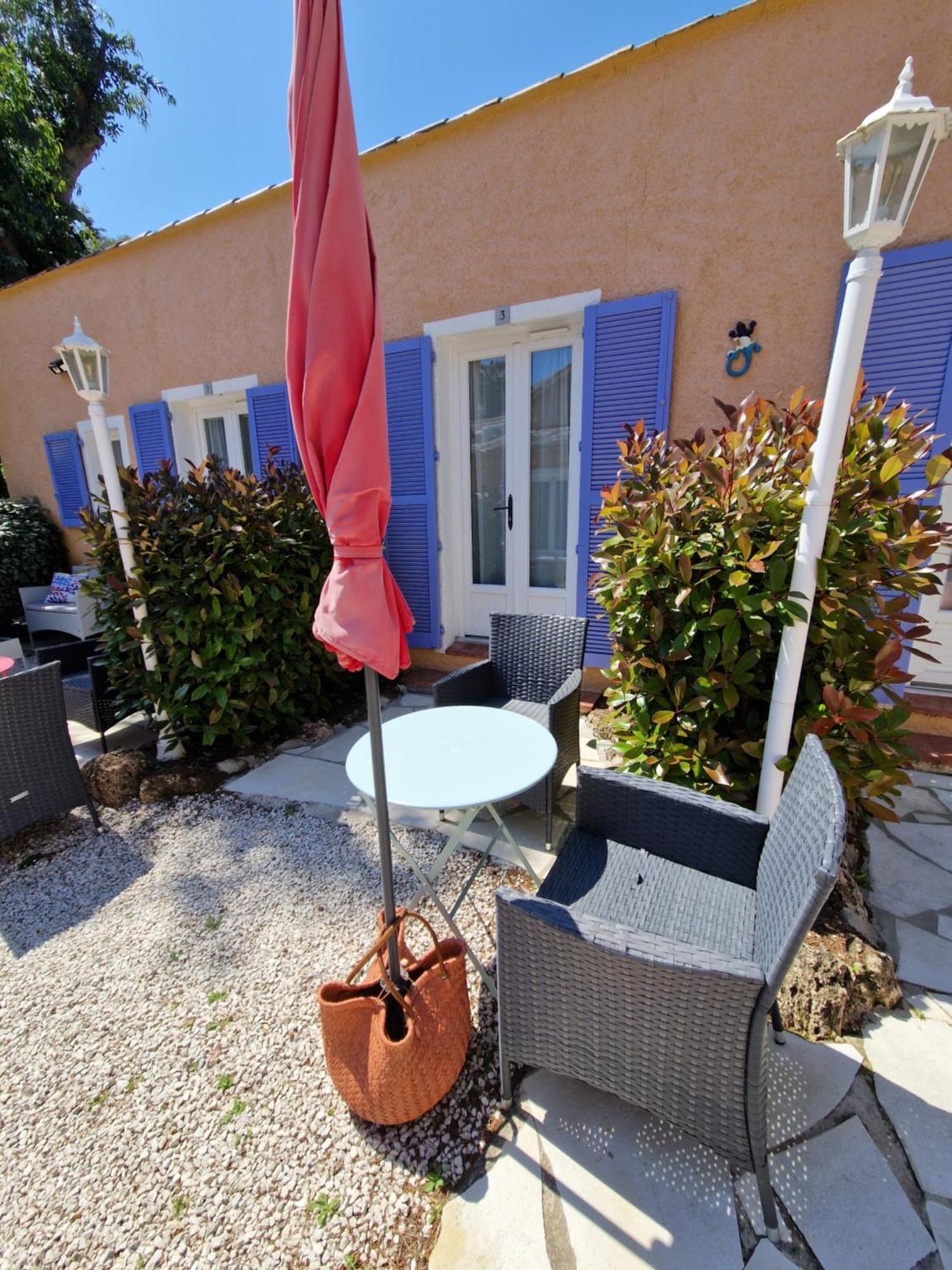 Le Cosy Hotel Saint Aygulf Bagian luar foto