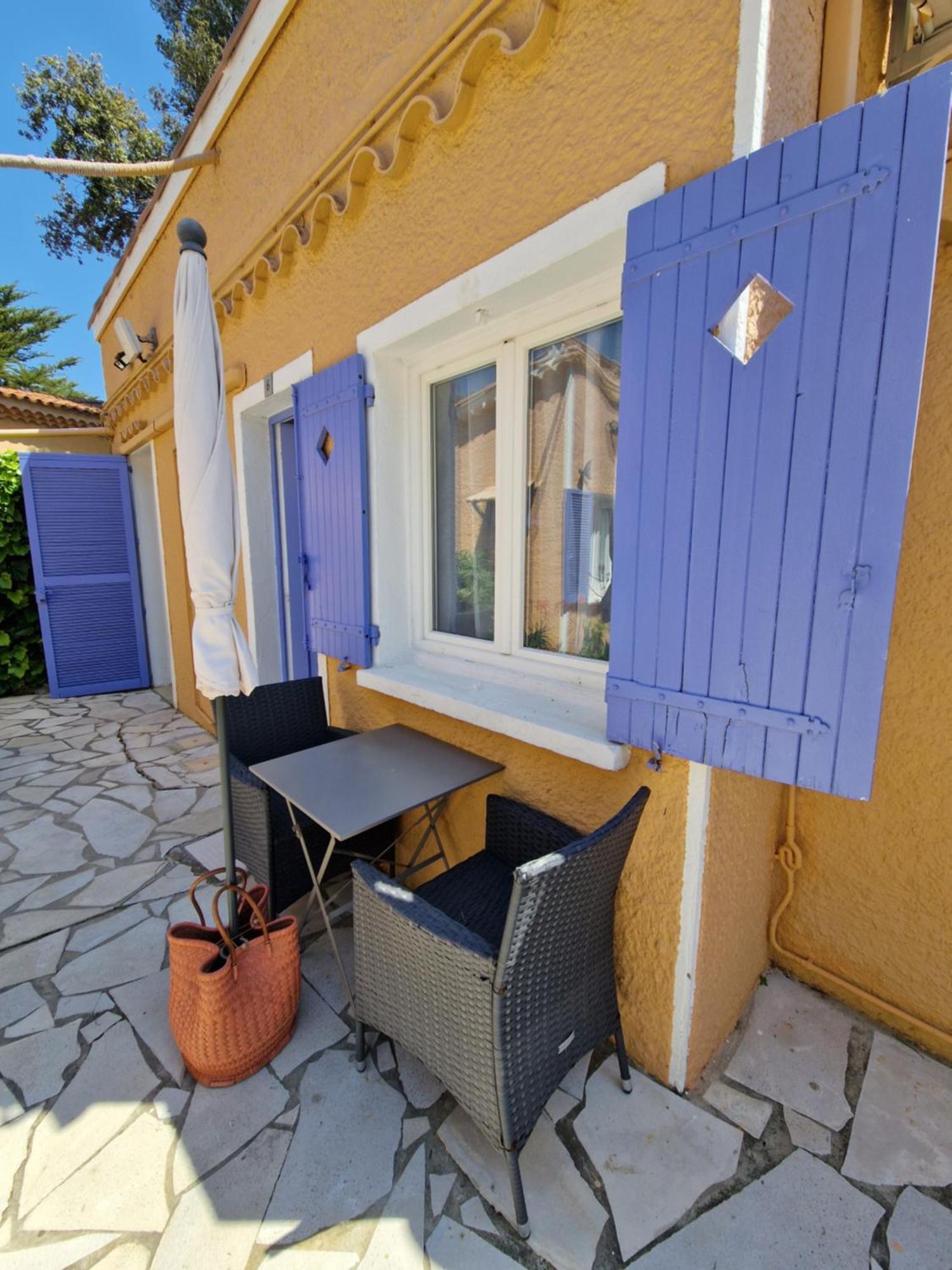 Le Cosy Hotel Saint Aygulf Bagian luar foto