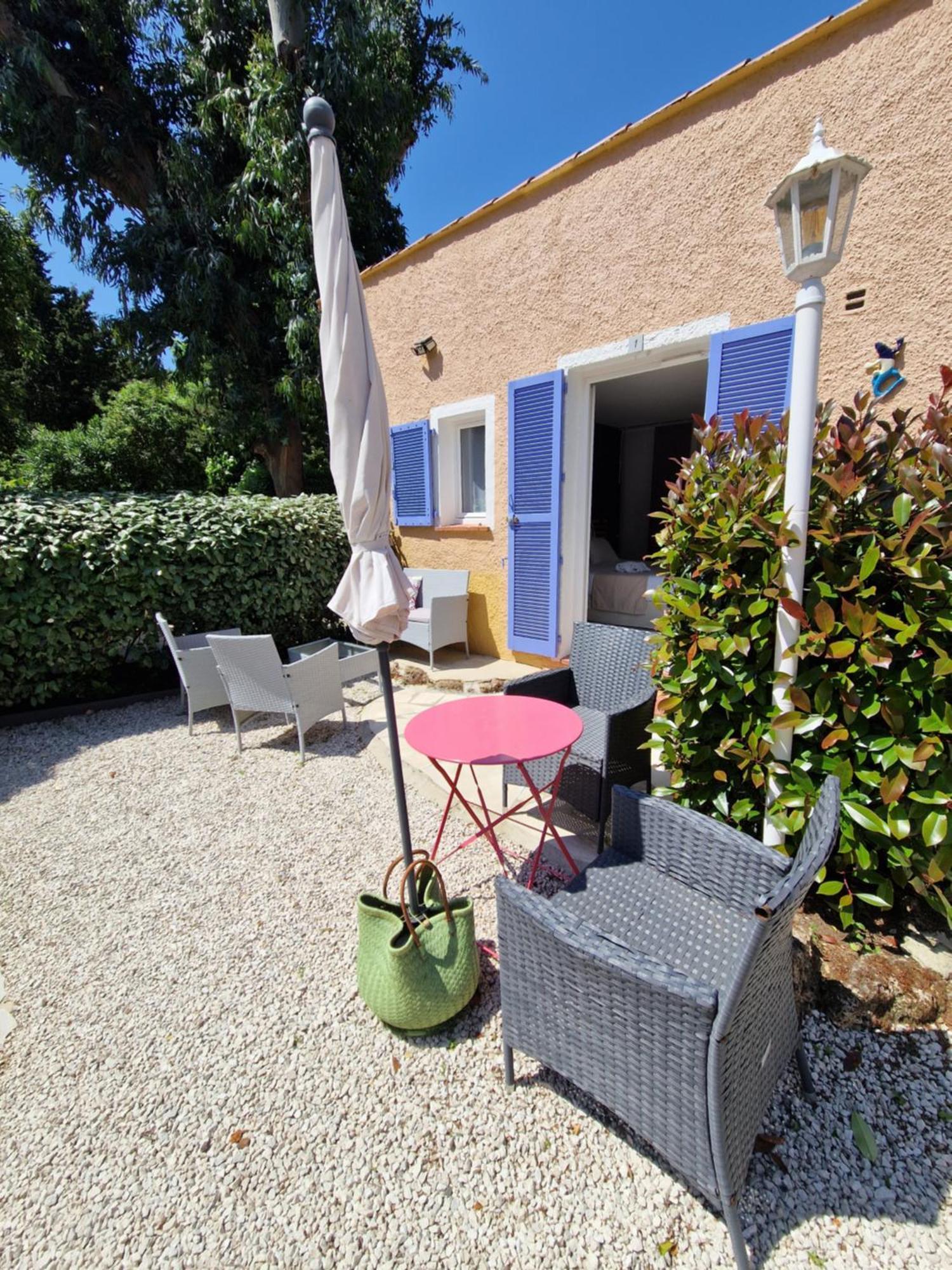 Le Cosy Hotel Saint Aygulf Bagian luar foto